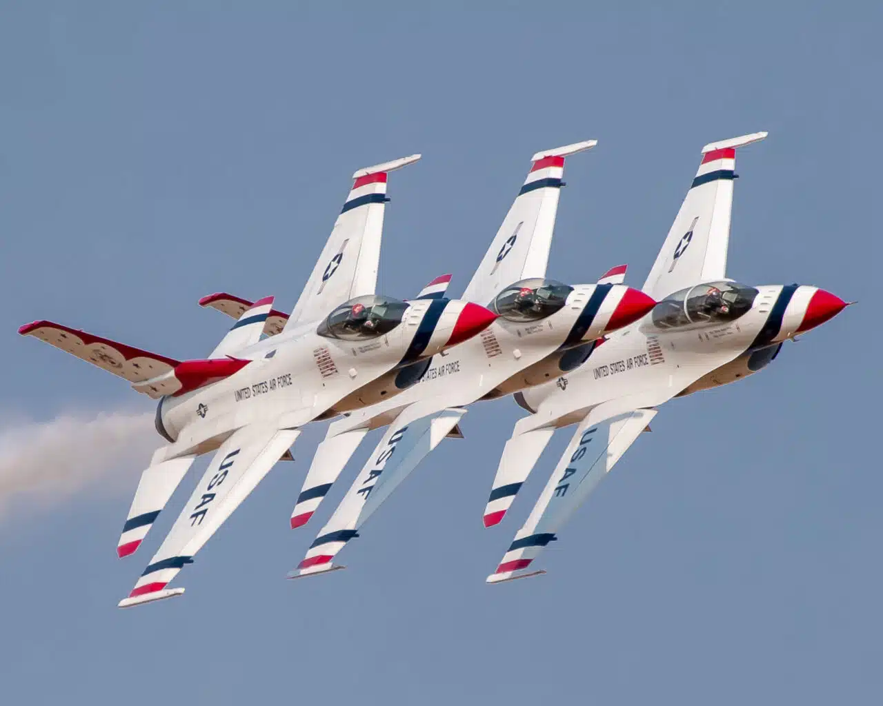 photo of 3 USAF Thunderbirds flying in formation